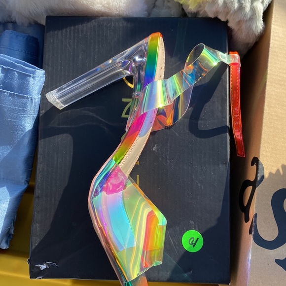 Iridescent sandals - Picture 3 of 3